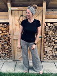 Bild in Galerie-Betrachter laden, Basic T-Shirt Gr. 32 - 52 inkl. Beamer Datei